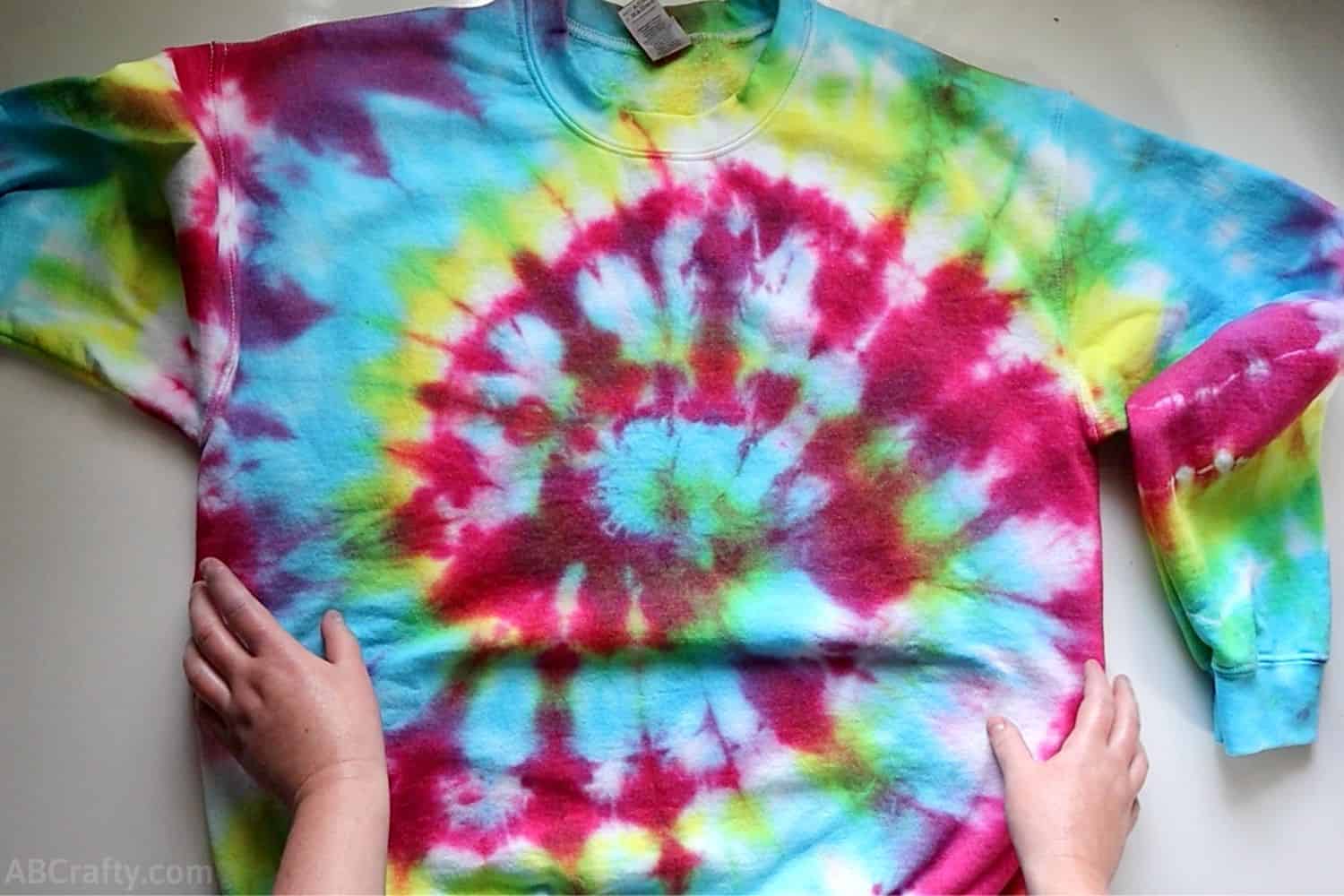 DIY Swirly Tie-Dye T-Shirts, How To