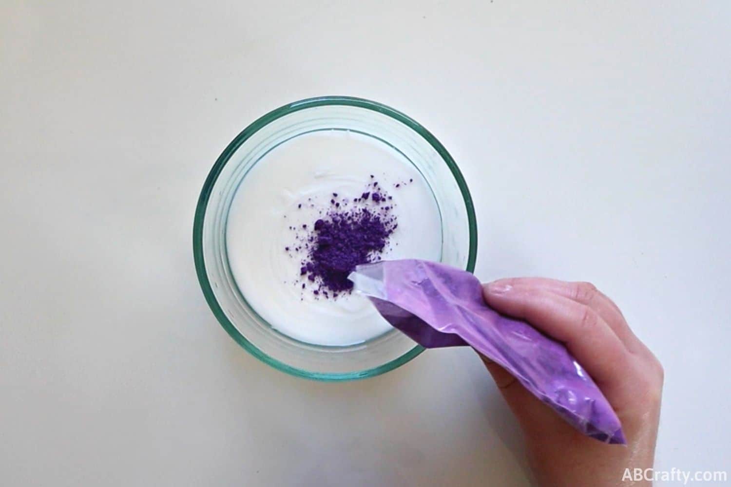 How to Make Color-Changing Thermochromic Slime - WeHaveKids