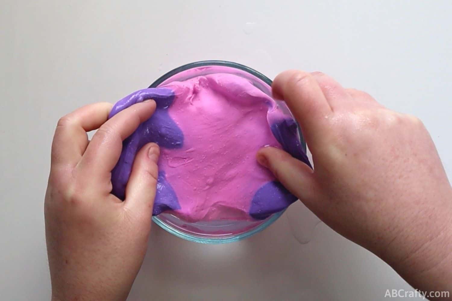 Mixing color changing pigment into slime! #slime #clearslime #slimeasm, Slimes