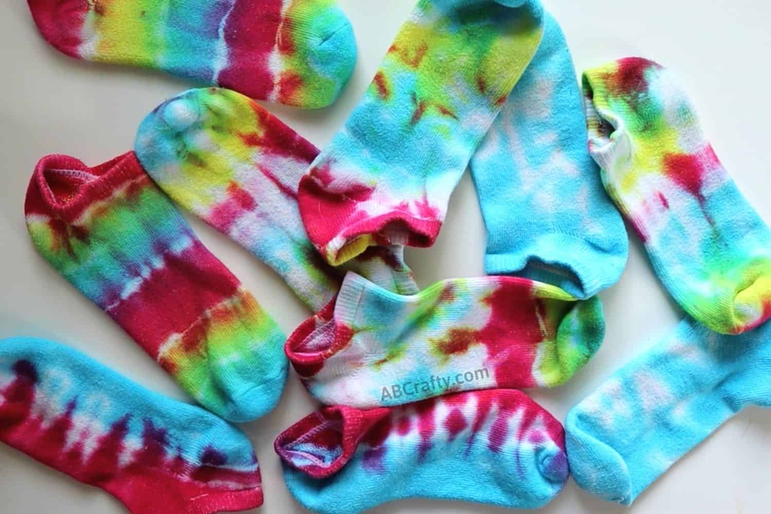 Tie Dye Socks - Easy Instructions to Tie Dye Socks at Home - AB Crafty