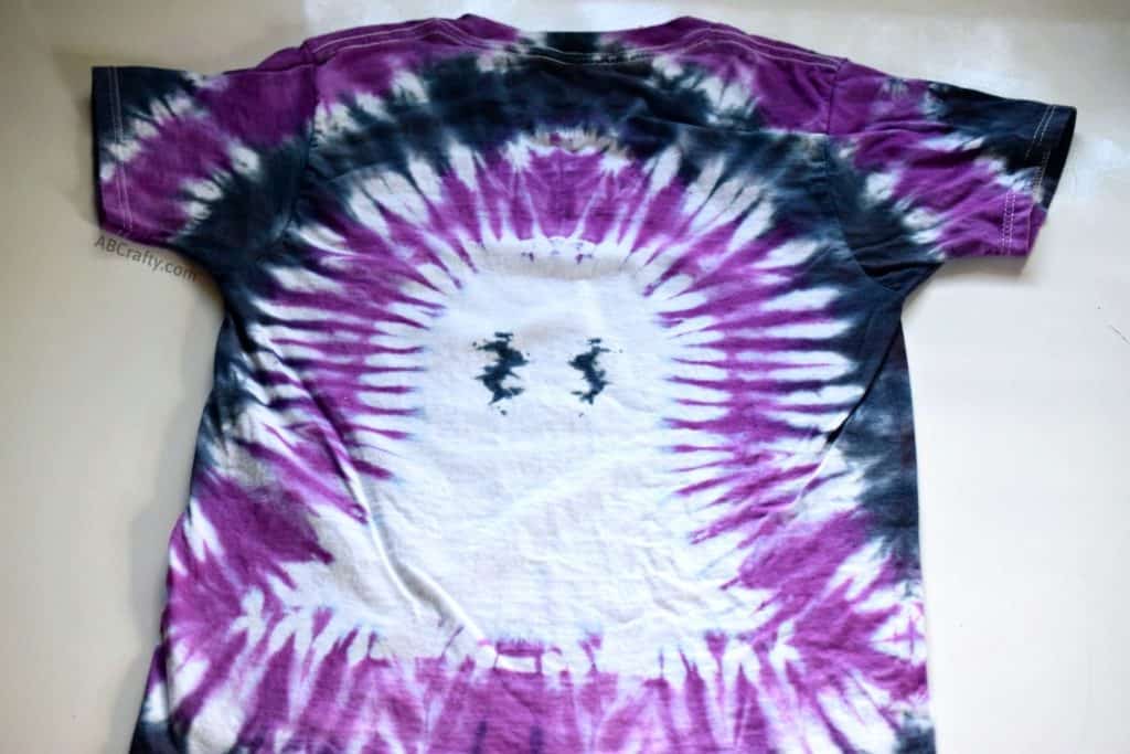 Ghost Tie Dye - How to Tie Dye a Ghost Design at Home - AB Crafty