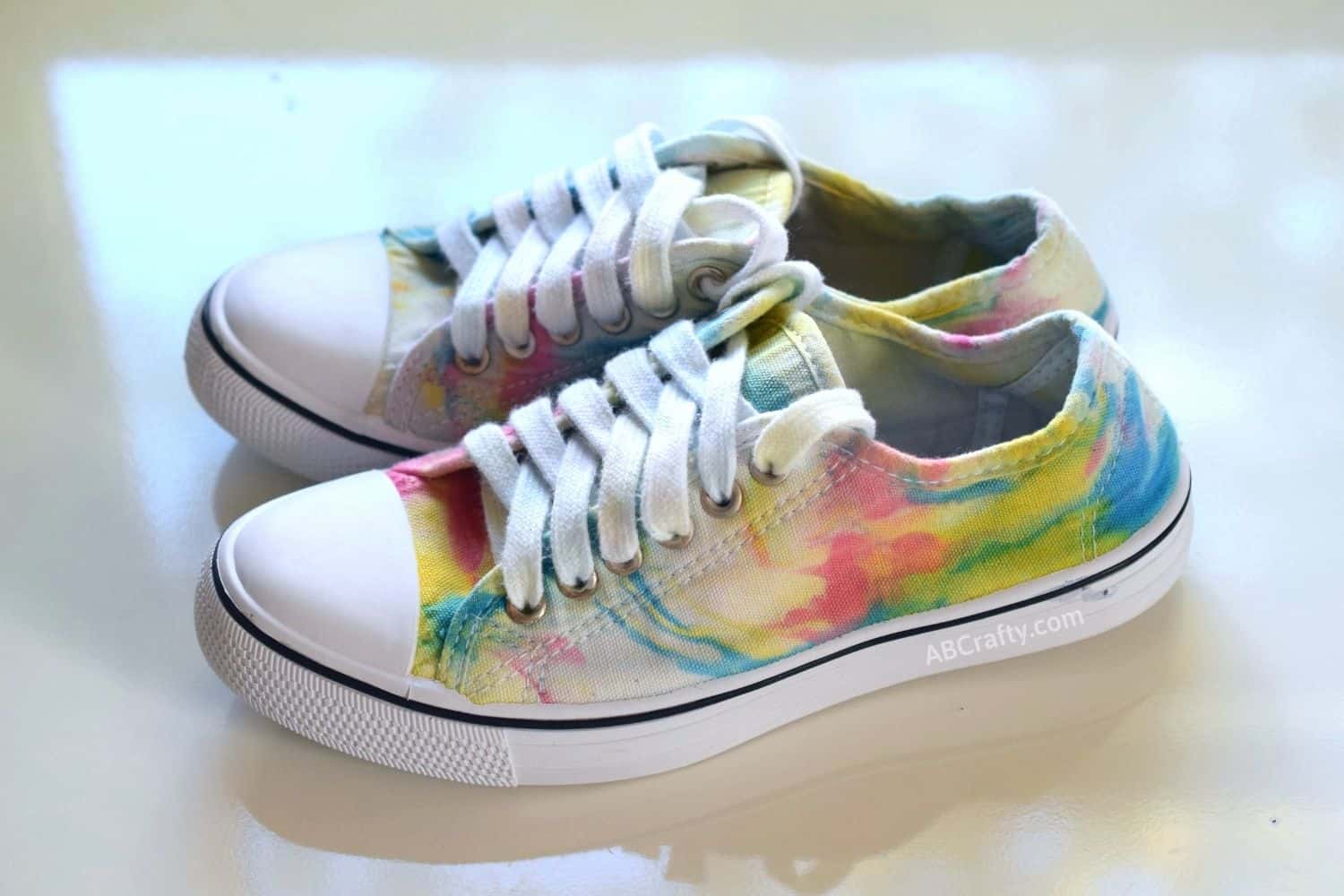 Marble Tie Dye Shoes - how to Marble Tie Dye - One CrafDIY Girl
