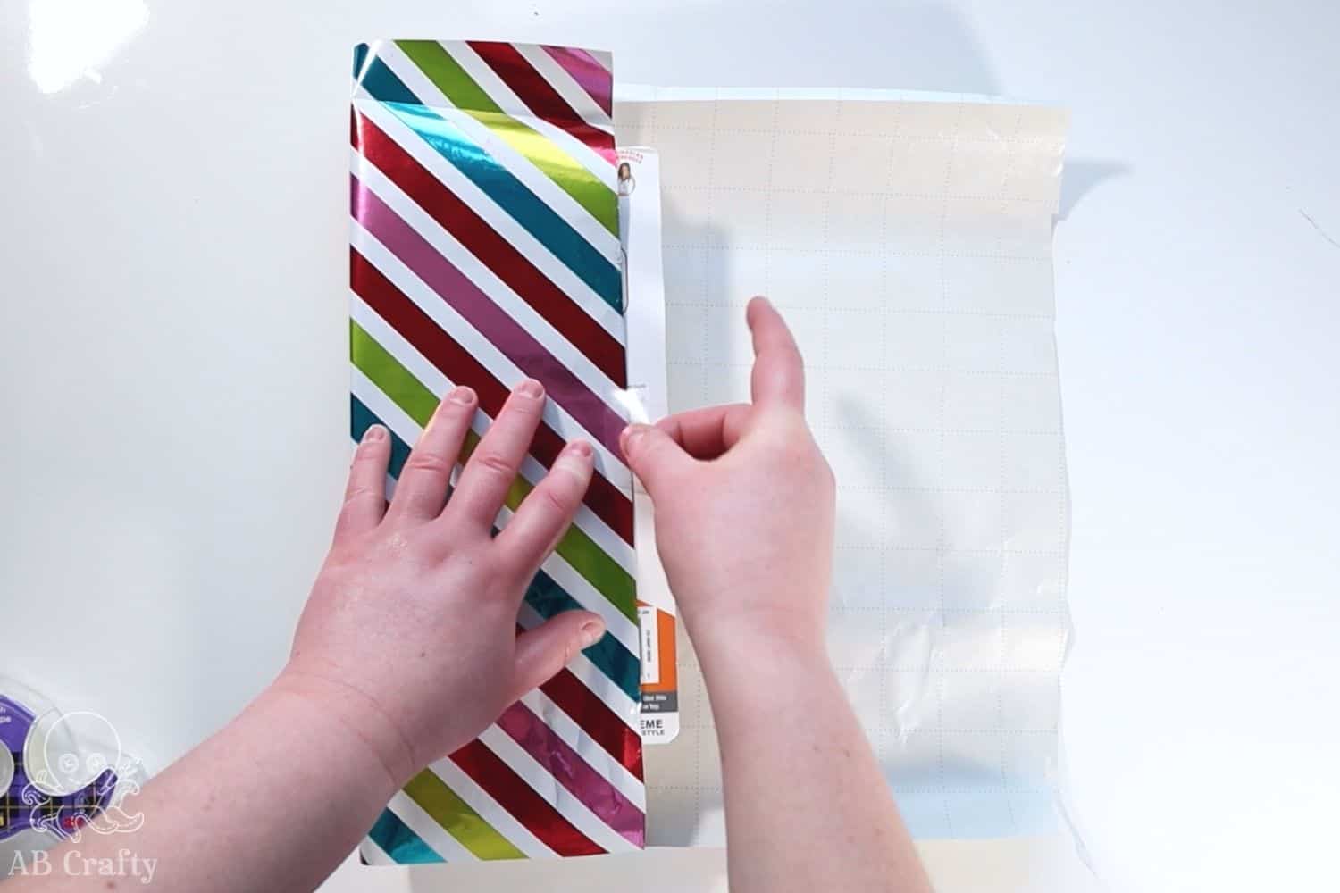 The simple way to wrap round gifts 🎁 cut enough paper to wrap around , How To Wrap A Presents