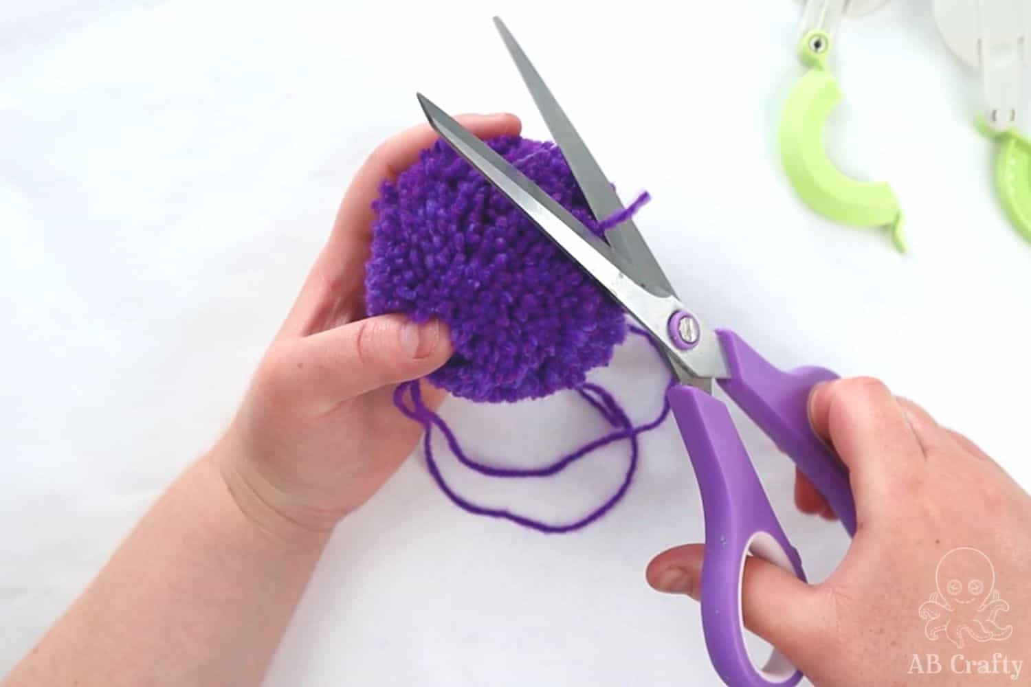 How to make a Yarn pompom maker tutorial – Meladora's Creations